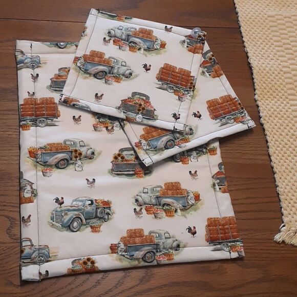 7 pc bundle 4 placemats & 3 pc hot pad set - Picture 4 of 6